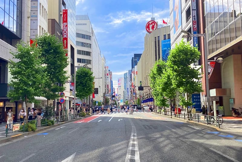 新宿三丁目（新宿通り）