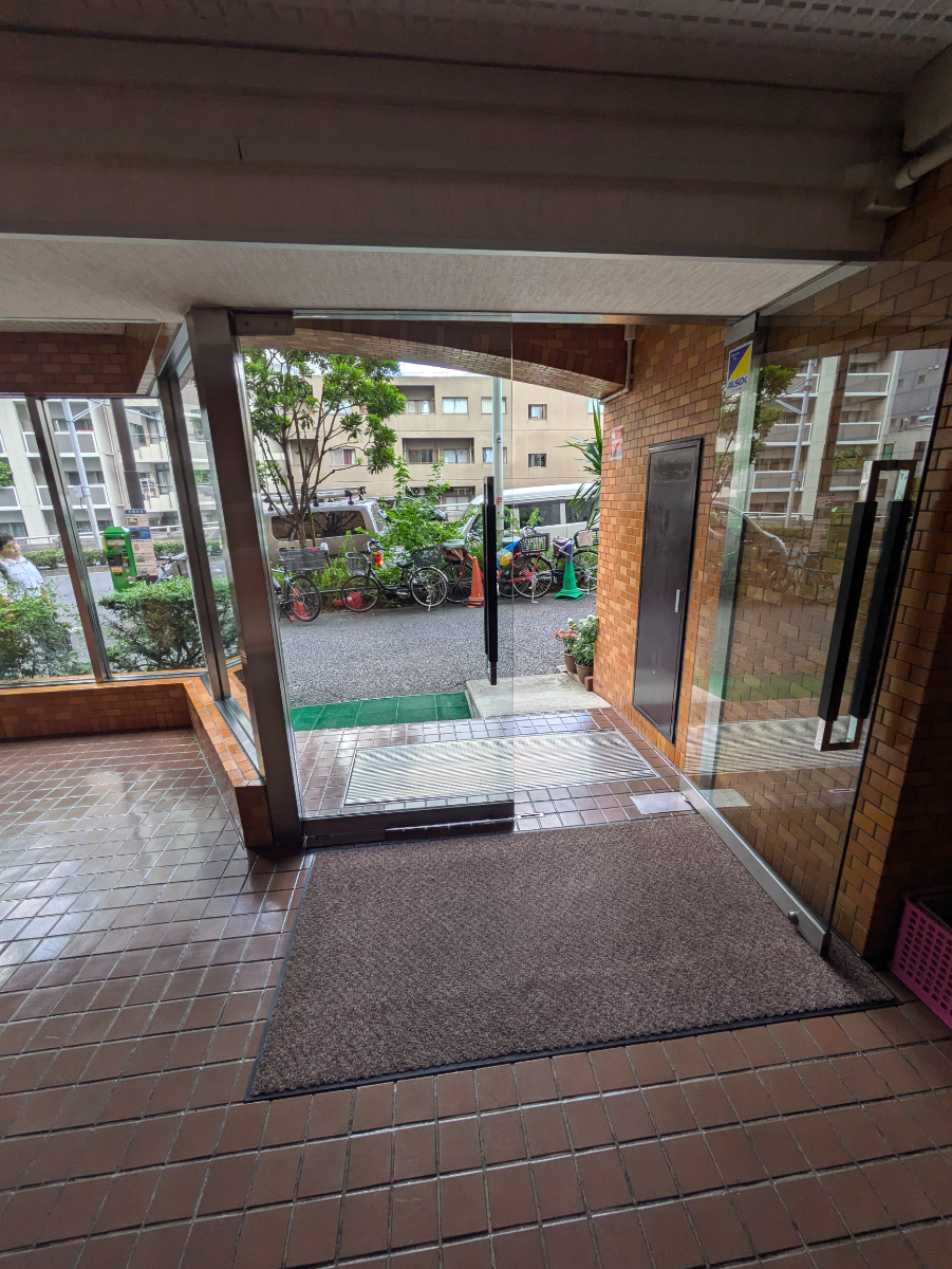 v20241128174054/fresh/building/J00100356851_6