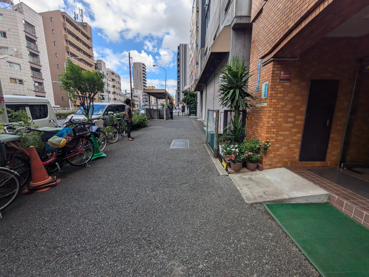 v20241128174054/fresh/building/J00100356851_7