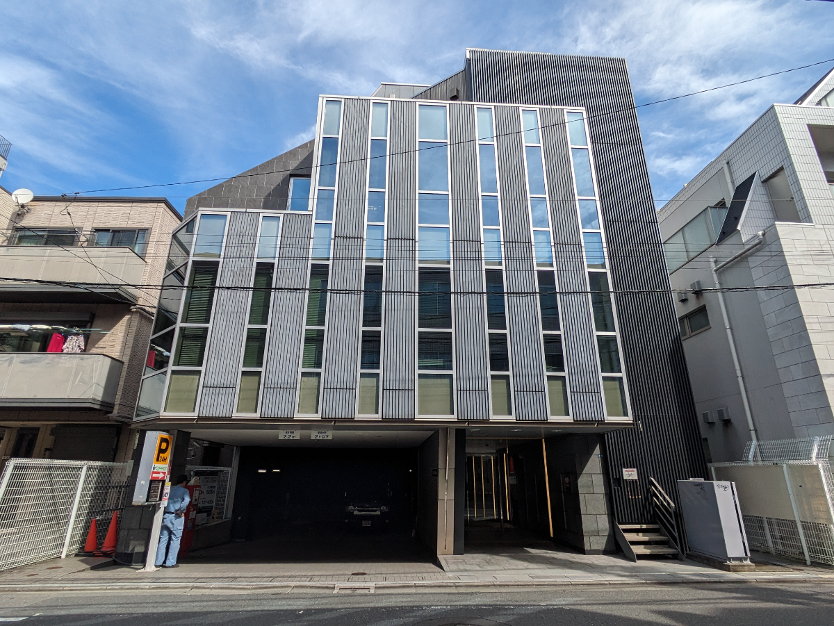 v20250327174118/fresh/building/J00100360300_5