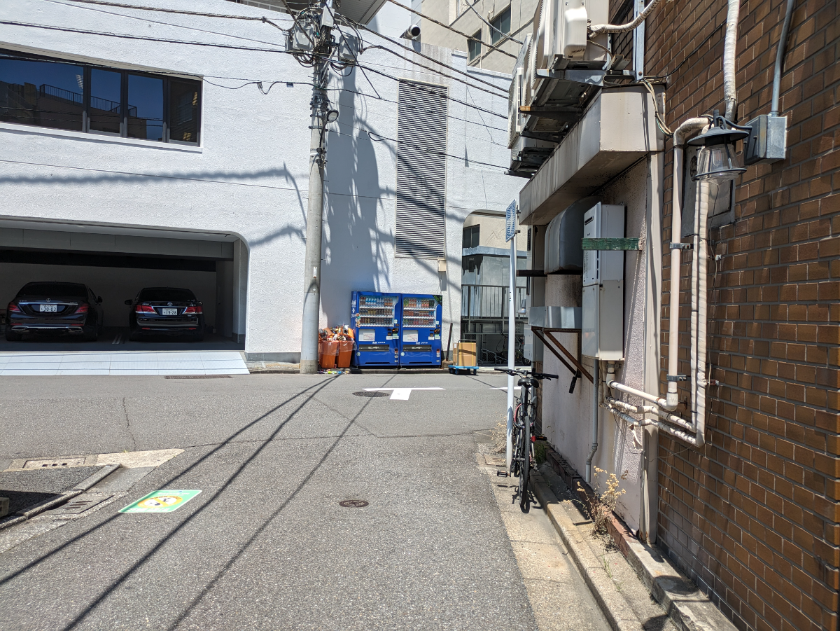 v20251003033705/fresh/building/J00100393963_2