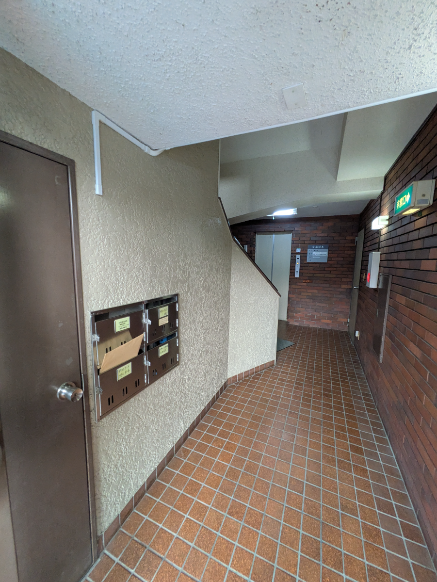 v20251009150657/fresh/building/J00100358228_10