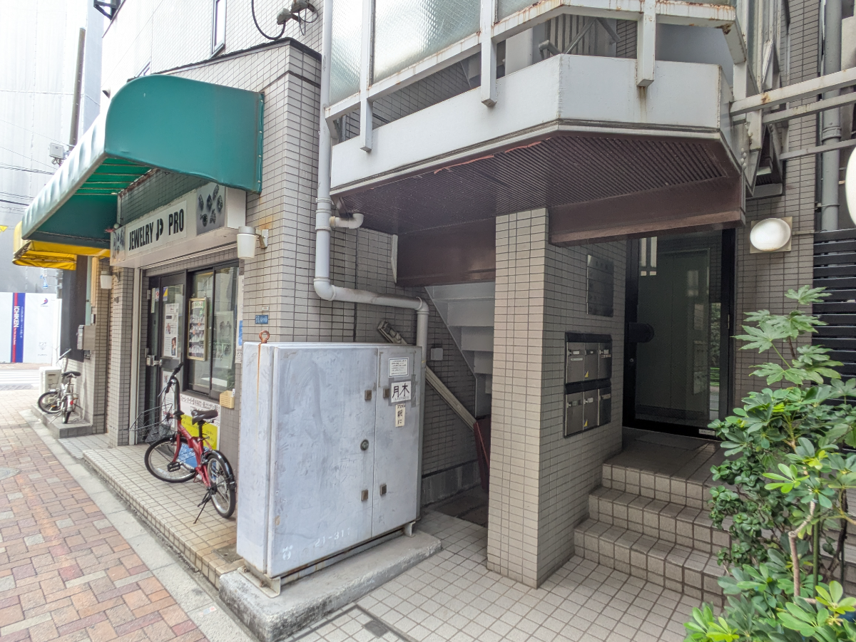 v20251014150839/fresh/building/J00100358217_10