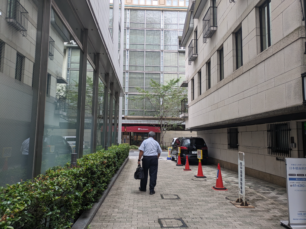 v20251019150703/fresh/building/J00100358329_15