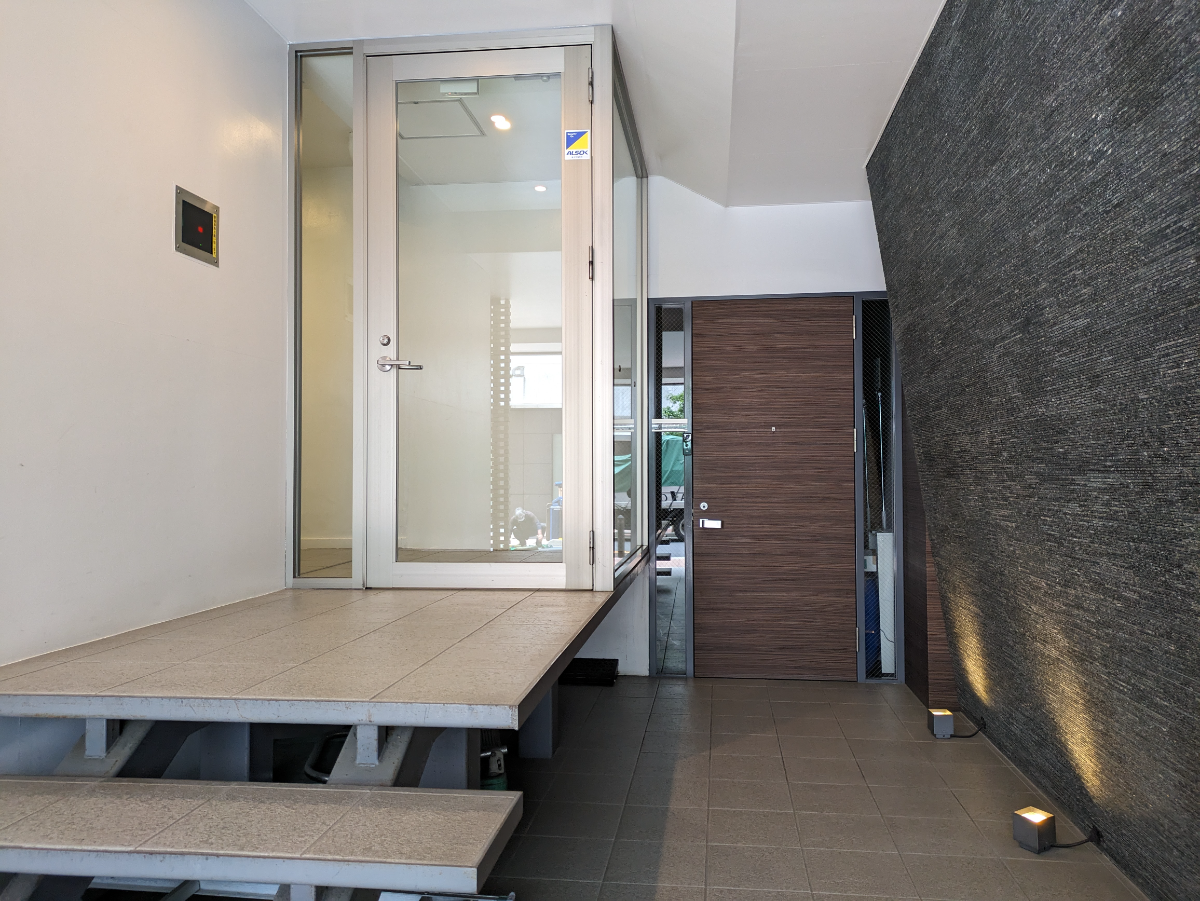 v20251025150703/fresh/building/J00100358326_10