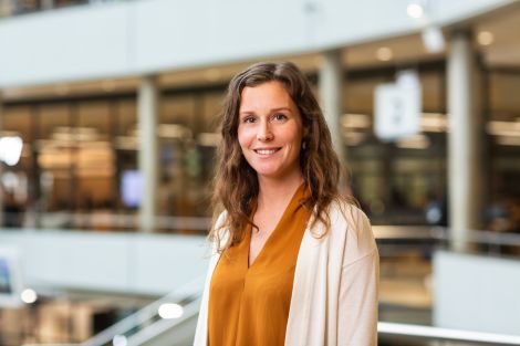 Dr. Anne Steenbakkers