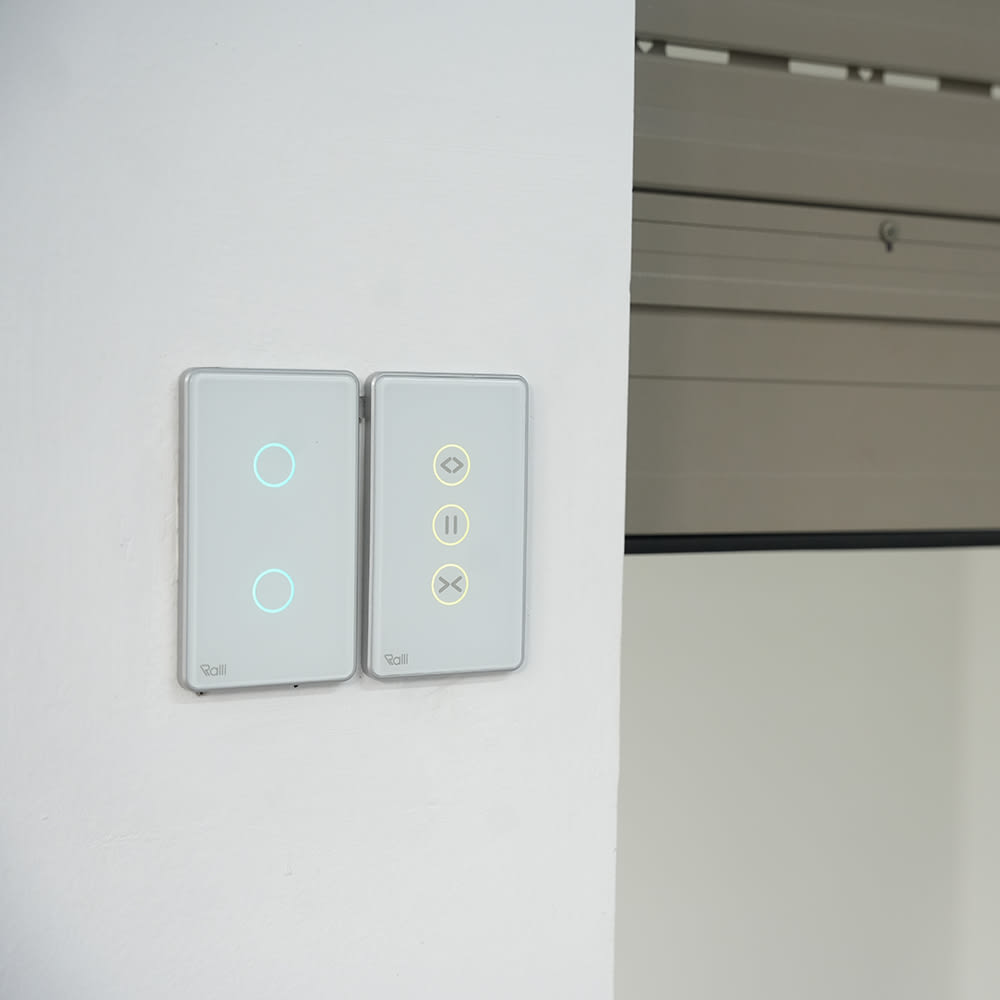Công tắc cảm ứng cửa cuốn chữ nhật thông minh wifi thumb 1