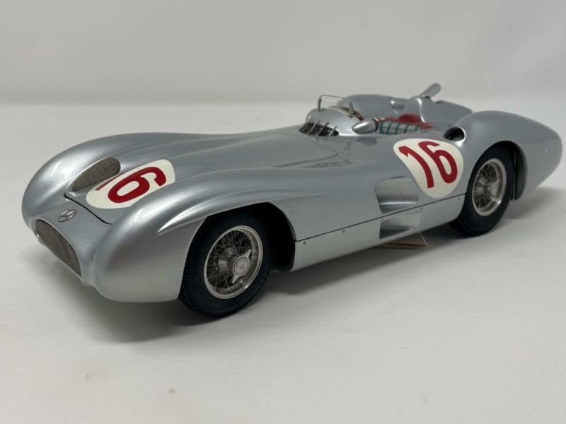 Motorsport Showroom - CMC Mercedes-Benz W196R 1954/55 Motorsport Showroom - CMC Mercedes-Benz W196R 1954/55