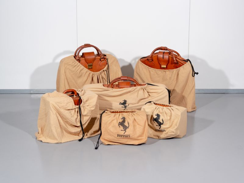 Motorsport Showroom Ferrari Testarossa Luggage Set