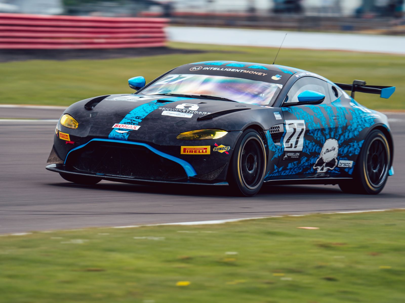 Aston martin gt4 online