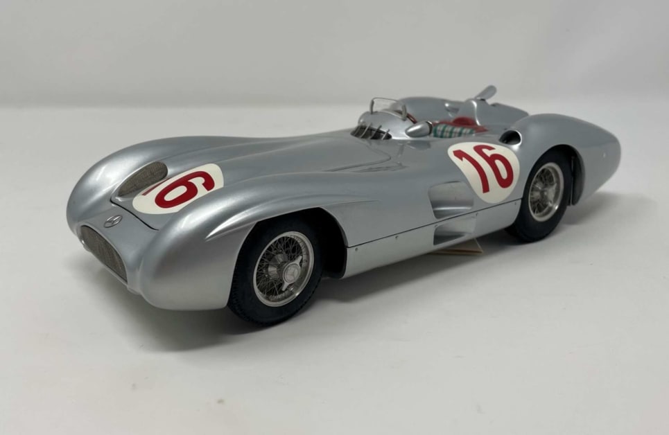 Motorsport Showroom - CMC Mercedes-Benz W196R 1954/55 Streamliner 