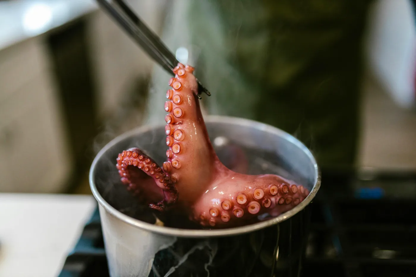 Preparing squid with seaweed, emphasizes textures and preparation methods for shellfish.