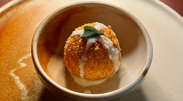 CATERING // THE HOUSEWIFE