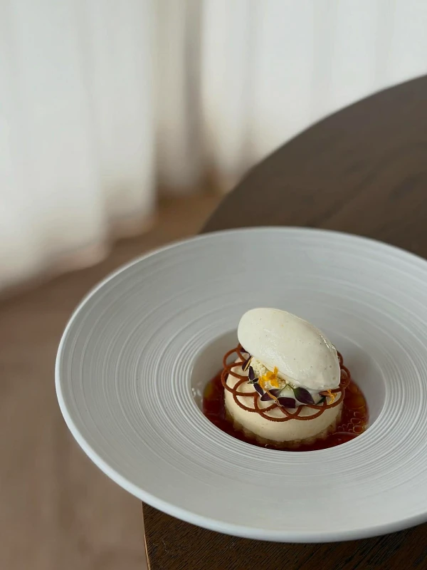 DELUXE à la maison dining