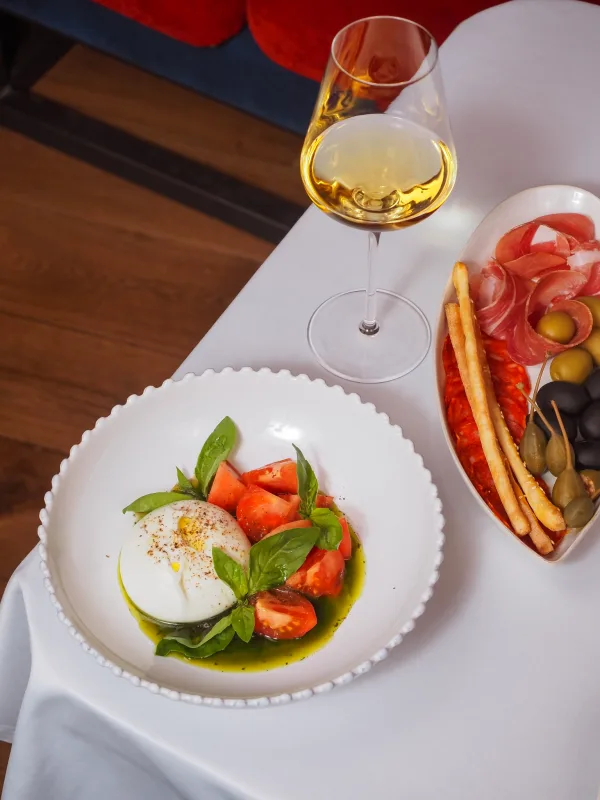 Italiensk catering – antipasti, kylling og tiramisu