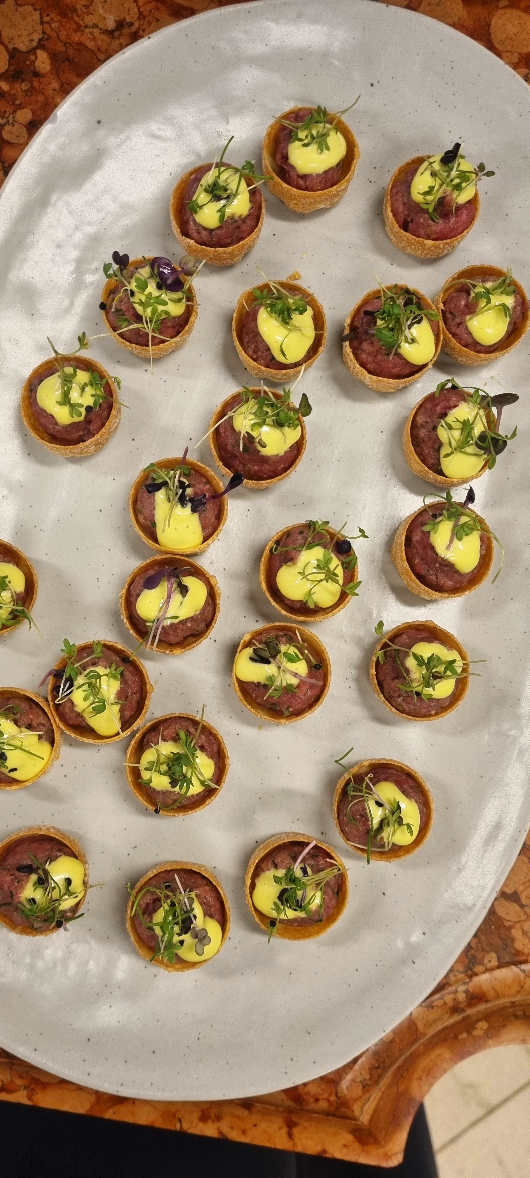 Simpel & Lækker Catering – Leveret Klar til Servering