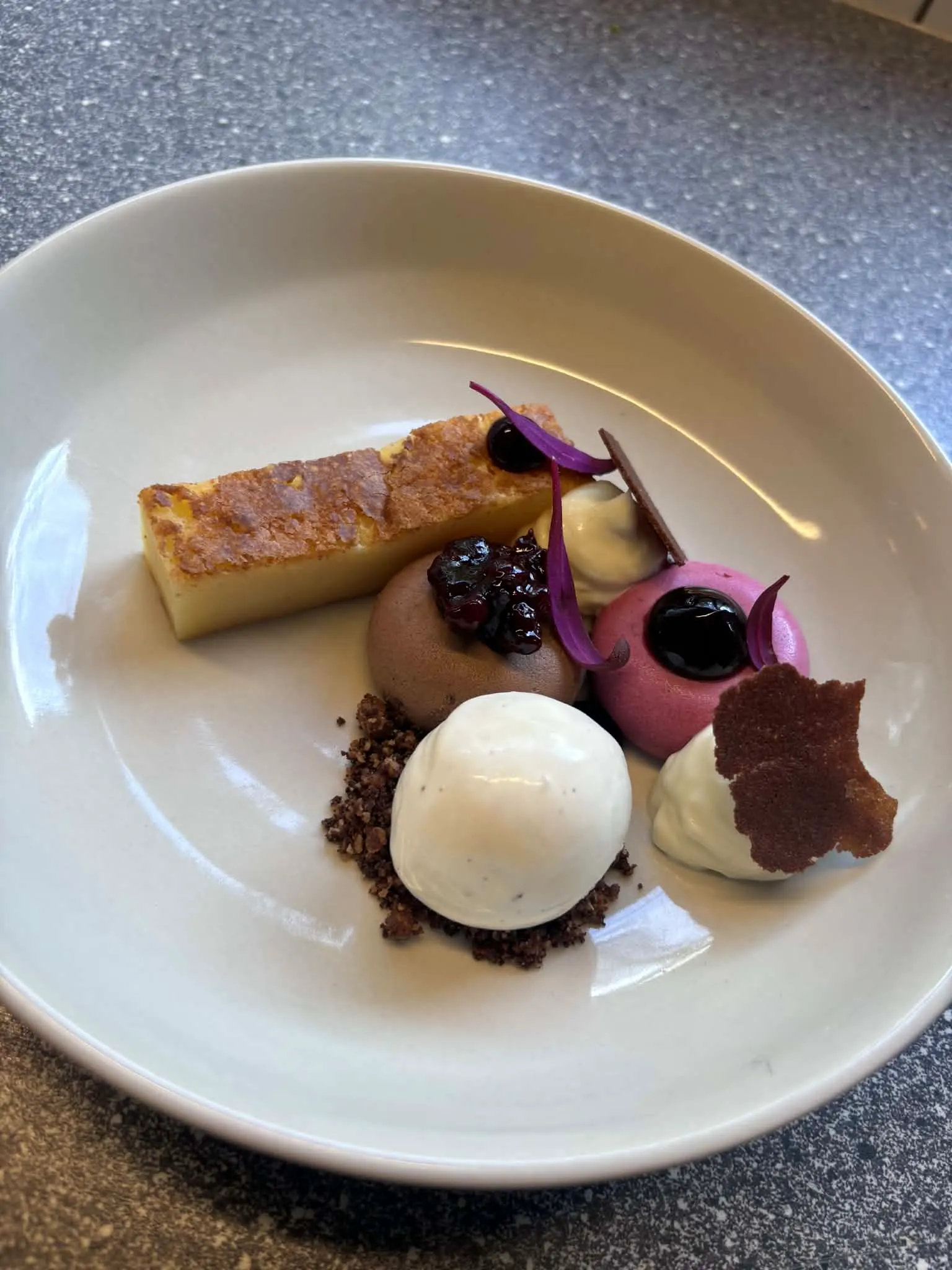 EXPERIENCE à la maison dining