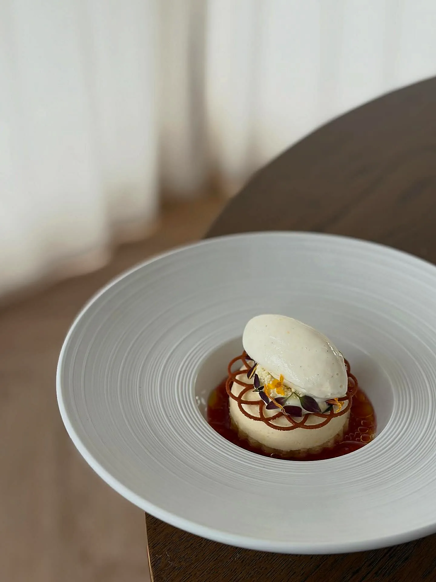 DELUXE à la maison dining