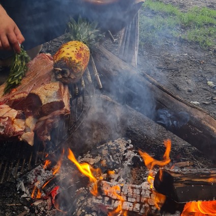 Stor argentinsk menu over åben ild 