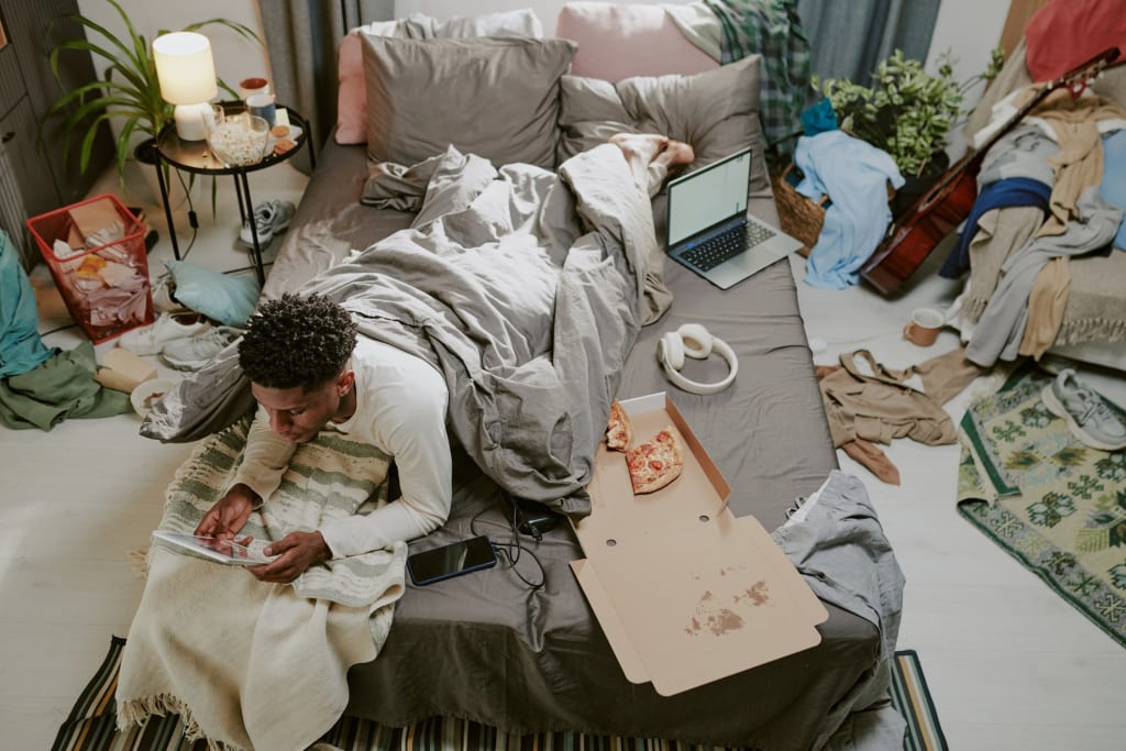 Clutter Setup Bed Setup Psychology: Clutter, Layout, Colours and Their Impact On Rest