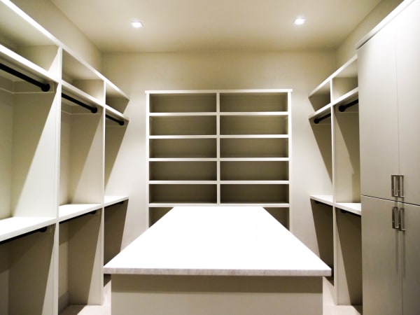 Roseburg Arreis MDF Closet