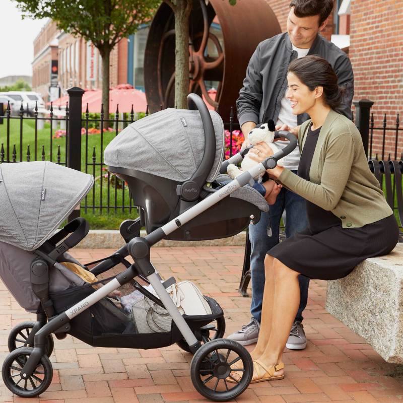 Pivot Xpand™ Stroller SecondSeat Lifestyle Photo Pivot Xpand™ Stroller SecondSeat Lifestyle Photo