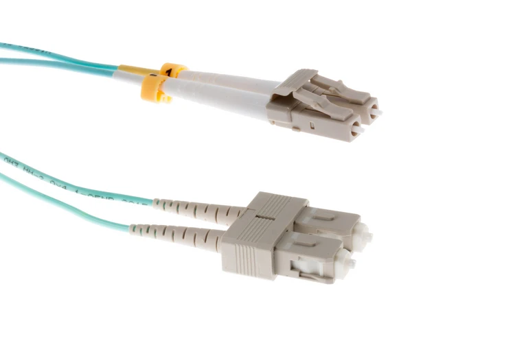 1M LC-SC OM4 40G 50/125 Multimode Duplex Fiber Patch Cable 1M LC-SC OM4 40G 50/125 Multimode Duplex Fiber Patch Cable