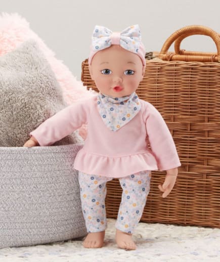 Madame Alexander Hugs and Giggles Doll (Light Skin Tone)