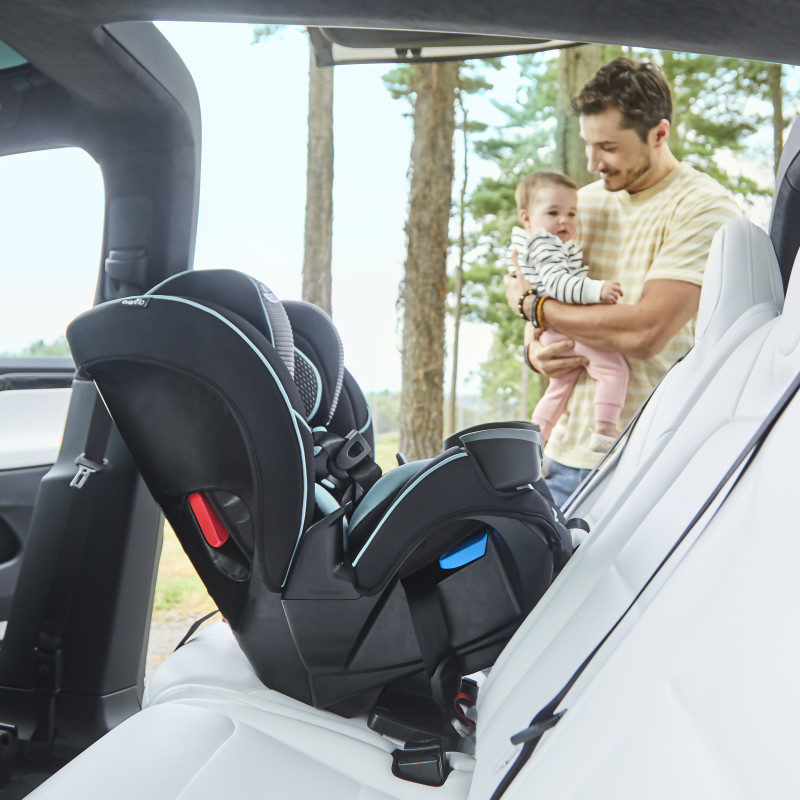 EveryFit™ 4-in-1 Convertible Car Seat (Olympus) Lifestyle Photo EveryFit™ 4-in-1 Convertible Car Seat (Olympus) Lifestyle Photo