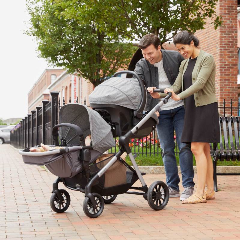 Pivot Xpand™ Stroller SecondSeat Lifestyle Photo Pivot Xpand™ Stroller SecondSeat Lifestyle Photo