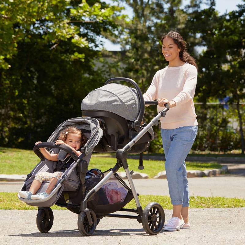Pivot Xpand™ Stroller SecondSeat Lifestyle Photo Pivot Xpand™ Stroller SecondSeat Lifestyle Photo