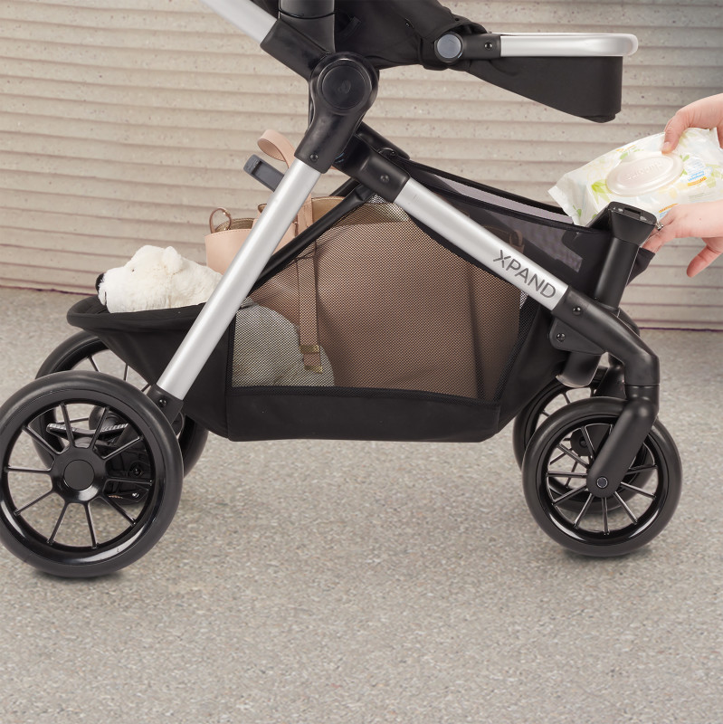 Pivot Xpand™ Modular Stroller Lifestyle Photo Pivot Xpand™ Modular Stroller Lifestyle Photo