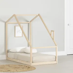 Cama tipo casa con chimenea