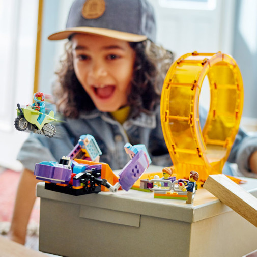 マンタレイ Amazon.com: LEGO City Stuntz Smashing Chimpanzee Stunt Loop