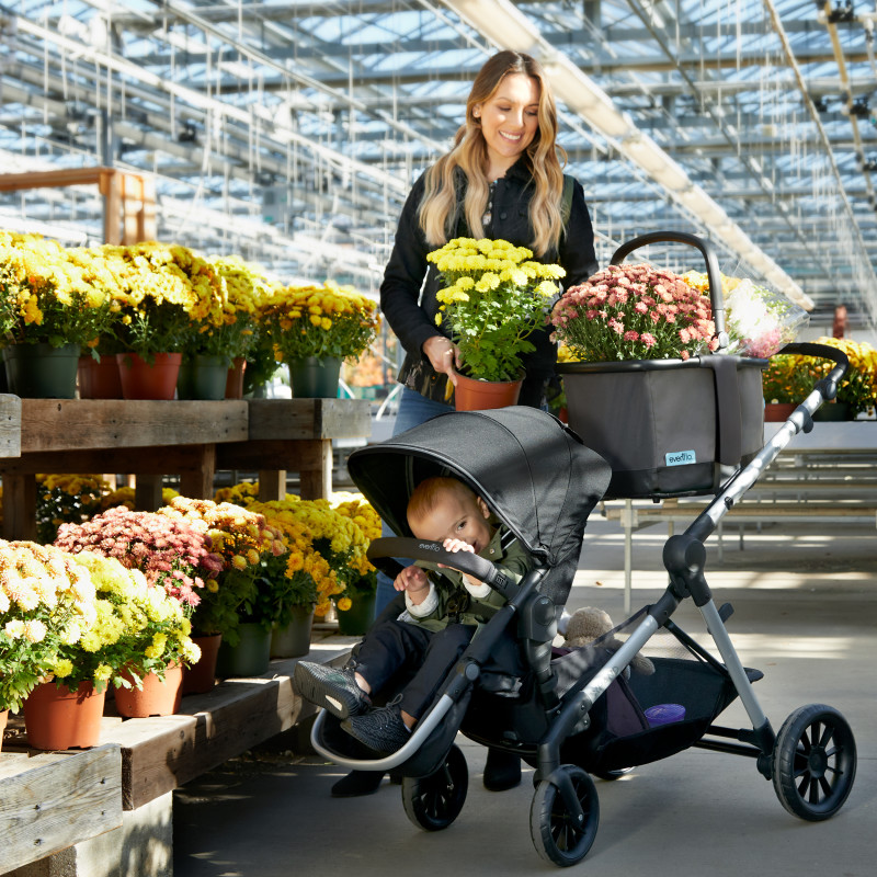 Pivot Xpand™ Stroller Market Basket (Gray Sky) Lifestyle Photo Pivot Xpand™ Stroller Market Basket (Gray Sky) Lifestyle Photo