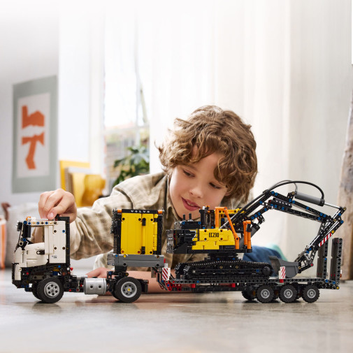 LEGO Technic Volvo FMX Truck & EC230 Electric Excavator (42175) LEGO Technic Volvo FMX Truck & EC230 Electric Excavator (42175)
