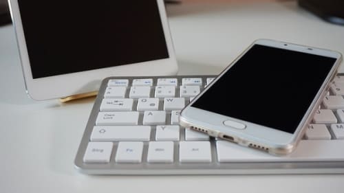 Erste Hilfe bei einem kaputten Smartphone Lautsprecher Erste Hilfe bei einem kaputten Smartphone Lautsprecher