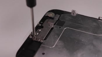 apple-iphone-6-homebutton-reparaturanleitung-schritt-11-home-button-metallabdeckung-anbringen