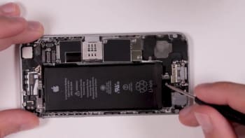 apple-iphone-6-vibrationsmotor-reparaturanleitung-schritt-5-vibrationsmotor-entfernen