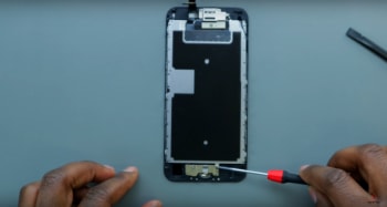 apple-iphone-6s-display-reparaturanleitung-schritt-6-homebutton-abdeckung-entfernen