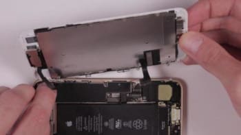 apple-iphone-7-display-reparaturanleitung-schritt-5-neues-iphone-7-display-einsetzen