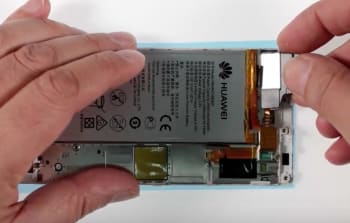 huawei-p8-display-reparaturanleitung-schritt-15-wiedereinsetzen-des-lautsprechers