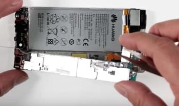 huawei-p8-display-reparaturanleitung-schritt-6-entfernung-der-platine