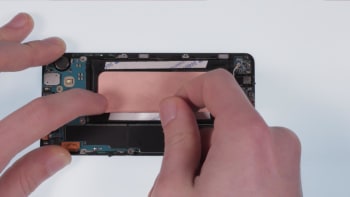 samsung-galaxy-a5-2016-display-reparaturanleitung-schritt-7-neuen-akkukleber-anbringen