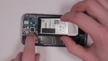 samsung-galaxy-s7-display-reparaturanleitung-schritt-14-s7-akku-einsetzen