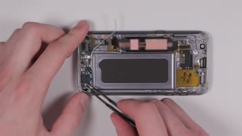 samsung-galaxy-s7-kopfhoererbuchse-reparaturanleitung-schritt-7-die-kopfhoererbuchse-entfernen