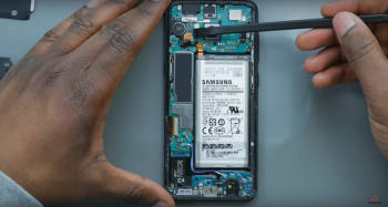 samsung-galaxy-s8-akku-reparaturanleitung-schritt-5-akku-herausnehmen