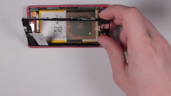 sony-xperia-z3-compact-akku-reparaturanleitung-schritt-2-den-plastik-mittelrahmen-entfernen