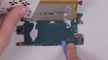 sony-xperia-z3-compact-akku-reparaturanleitung-schritt-9-defekten-akku-herausnehmen