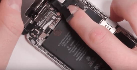 apple-iphone-6-akku-reparaturanleitung-schritt-9-schliesse-das-display-wieder-an